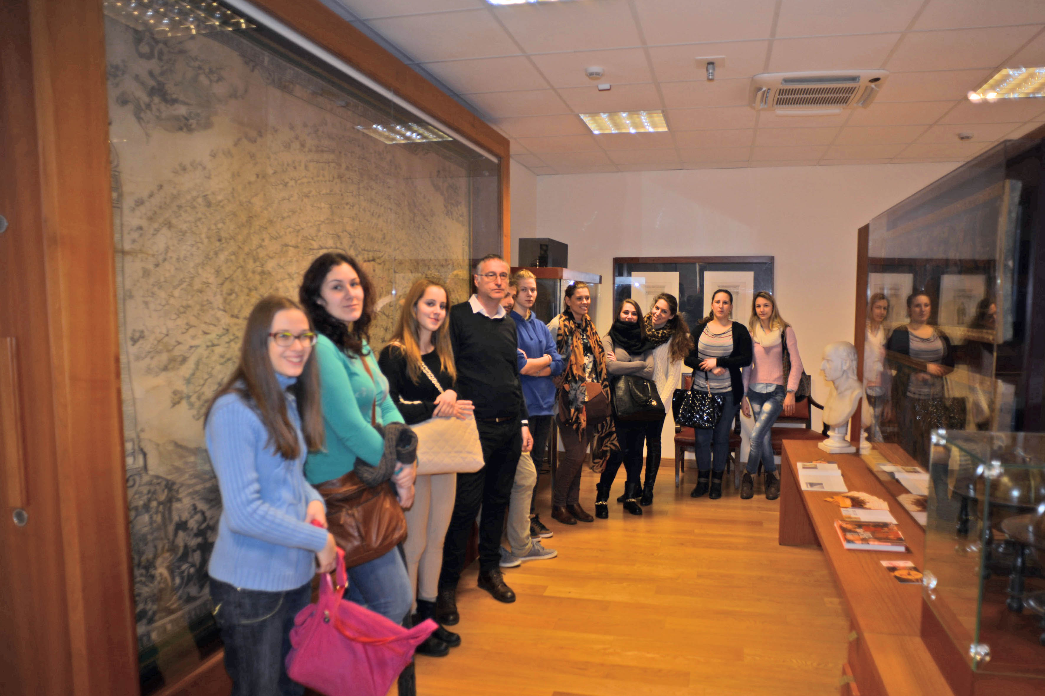 Nella foto gli studenti del Dipartimento di Italianistica dell'Università di Pola in visita al Museo il 22 gennaio.